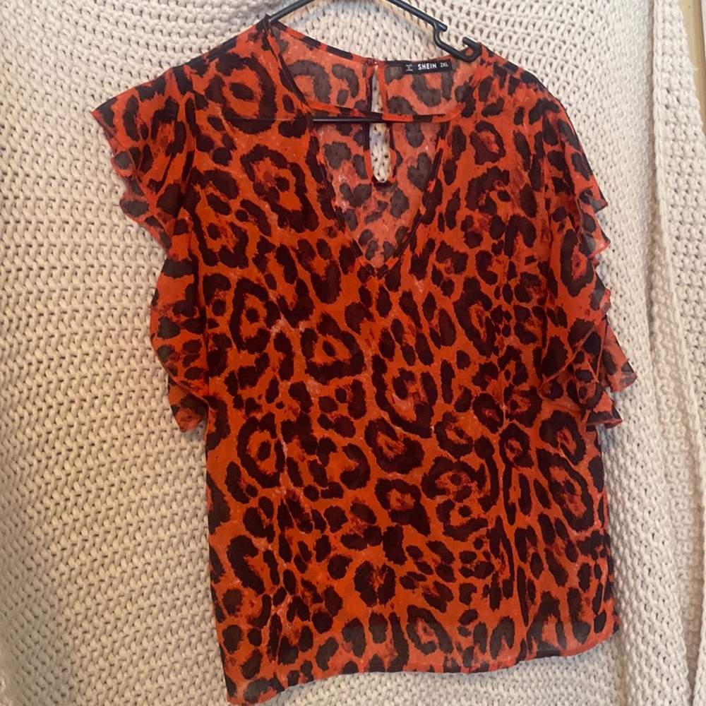 Flowy shein top in a 2X